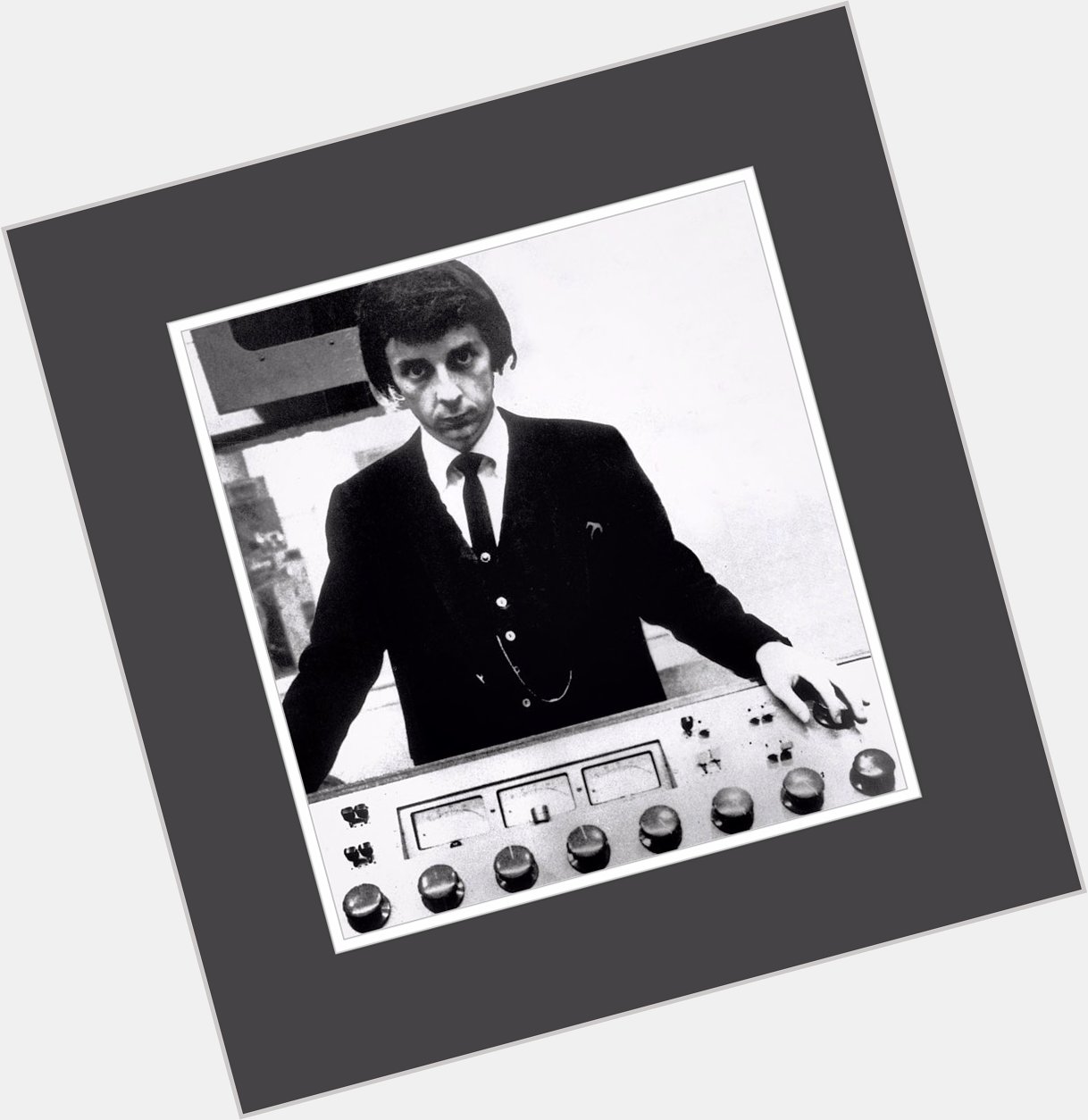 A big HAPPY BIRTHDAY shoutout to PHIL SPECTOR! Love and/or Hate the man, he\s pure Musical Genius! 