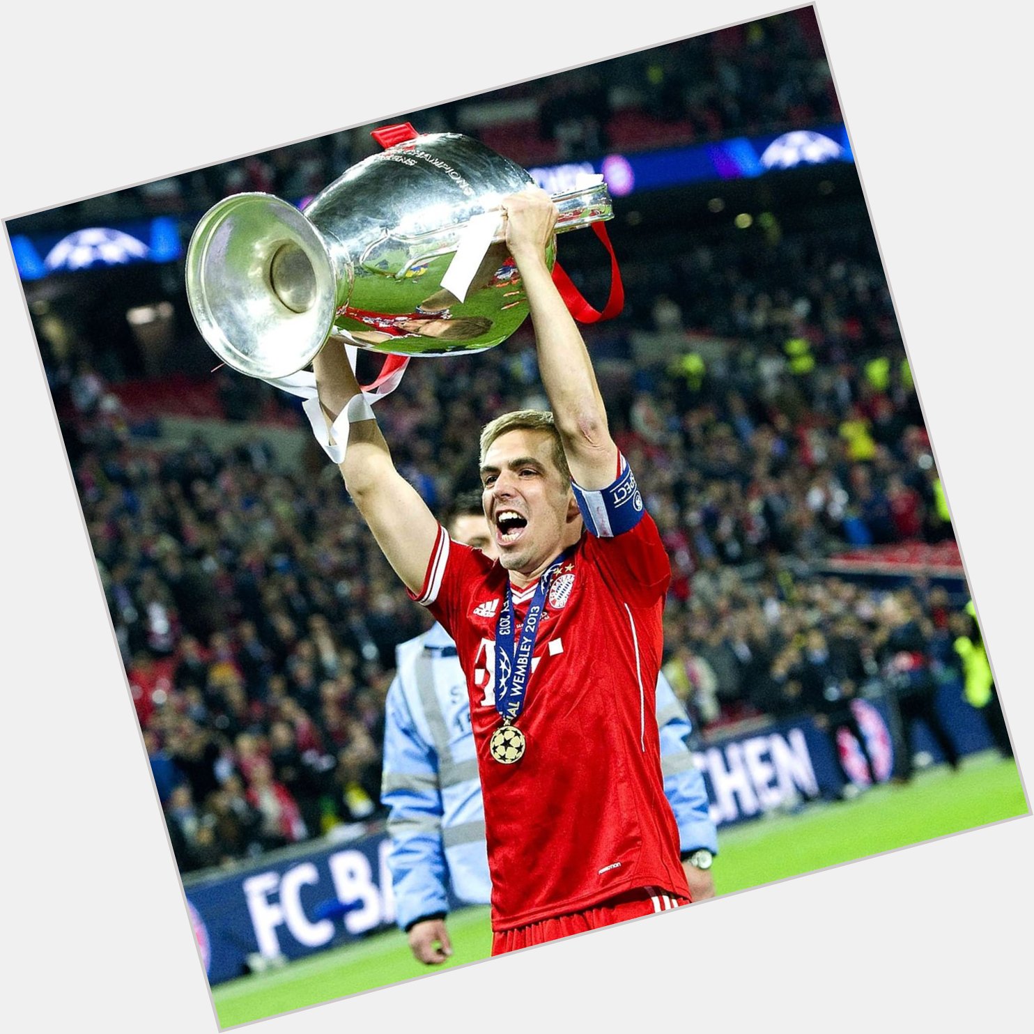Happy birthday to the greatest right back in football history and legendary captain PHILIPP LAHM      