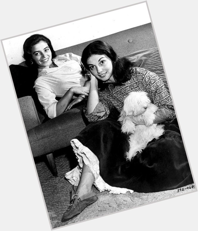 Happy birthday to Marisa Pavan. She and her twin sister Pier Angeli were born in 1932. 