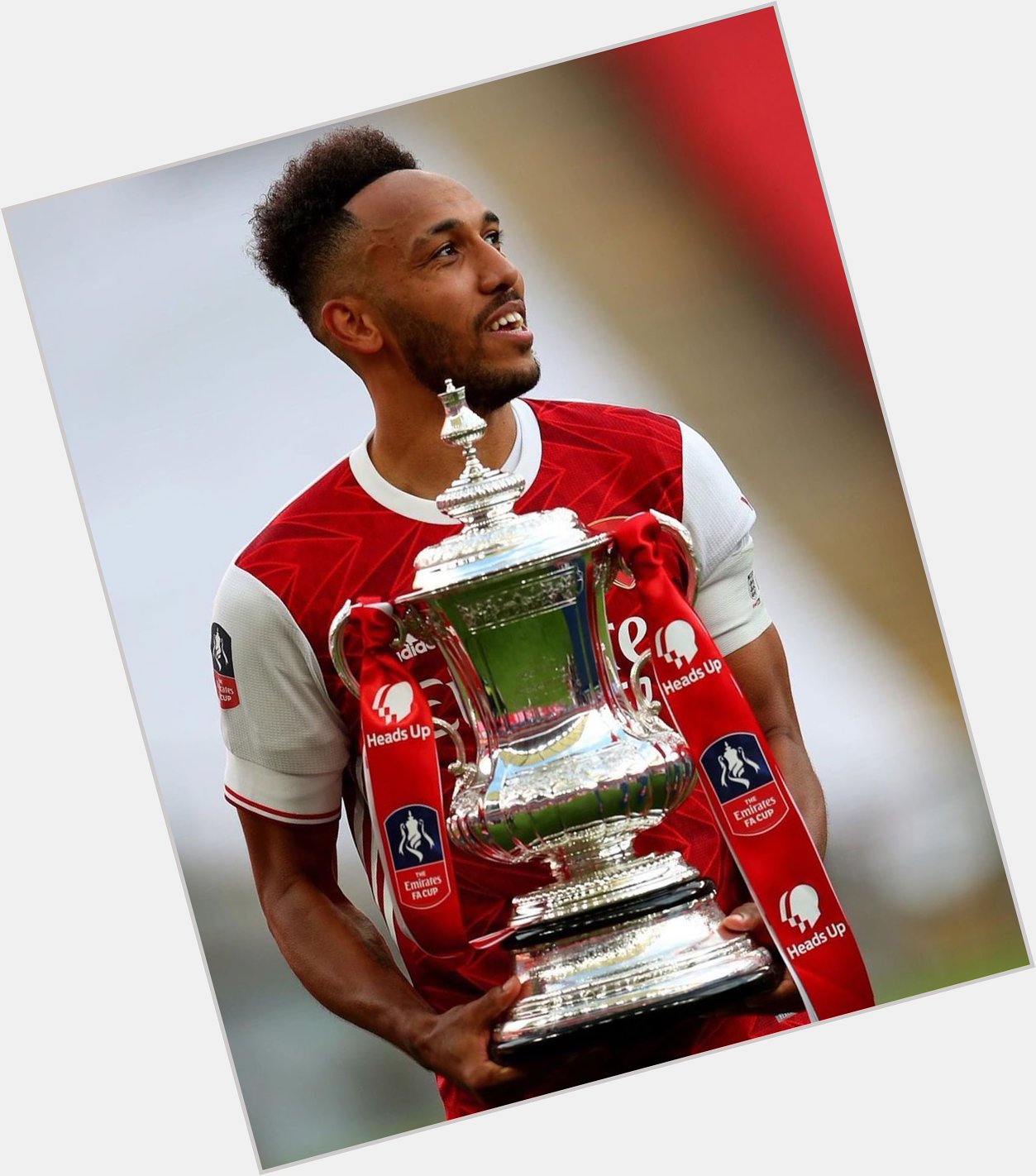 Happy birthday to the man with biggest smile in Football Pierre-Emerick Aubameyang. Thank you for the memories 