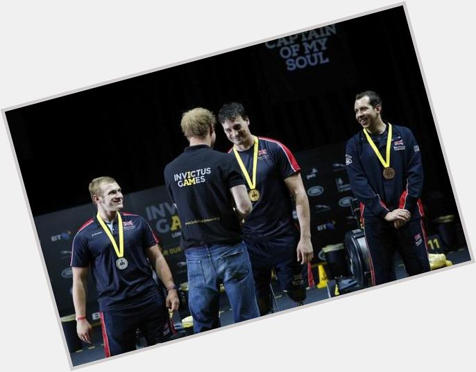 Happy birthday Prince Harry!Here he presents our athlete mentor Nick Beighton w/ a gold medal at the 