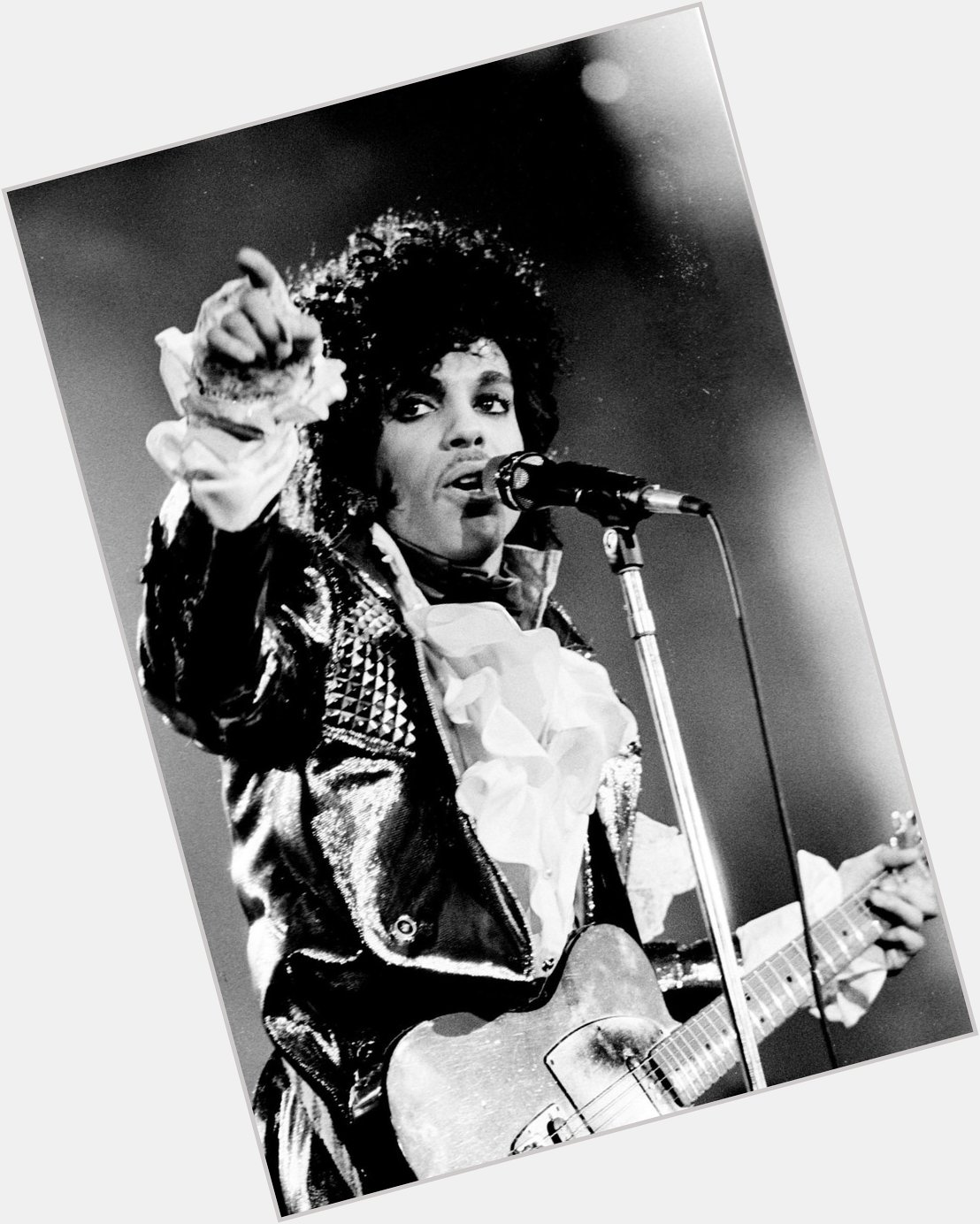 HAPPY BIRTHDAY TO THIS ICON. PRINCE ROGERS NELSON.   