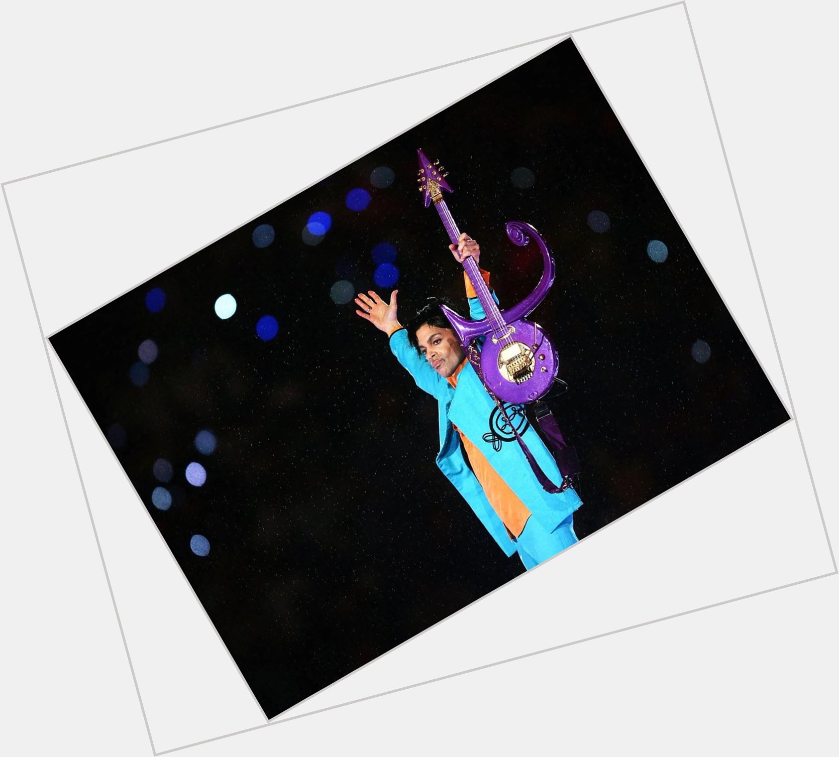 Hoy esta leyenda estaría cumpliendo 63 años.   Happy Birthday, Prince!   