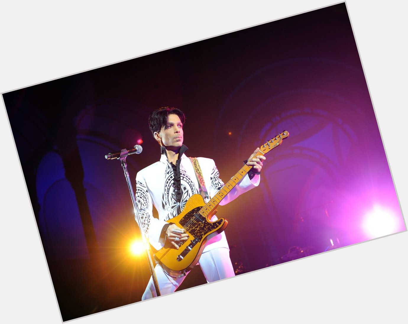 Happy birthday Prince! Tune into to celebrate with music video blocks at 9am and 5pm EST! 