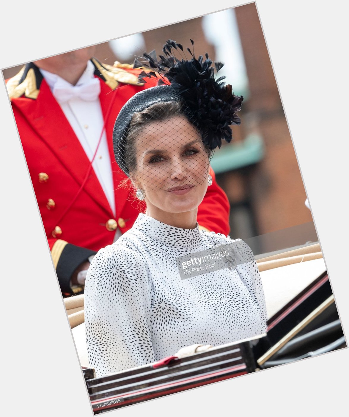 Happy 49th birthday to Queen Letizia of Spain and happy 48th birthday to Prince Daniel of Sweden!    