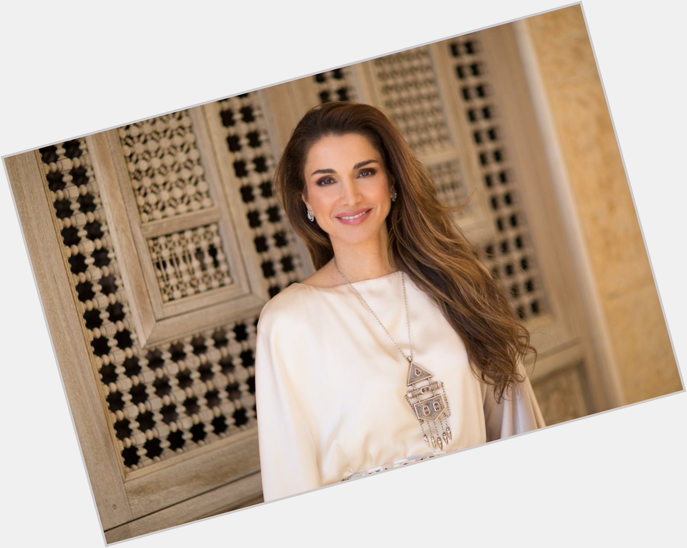 The Royal Jordanian Family wishes her Majesty Queen Rania Al Abdullah a Happy Birthday 