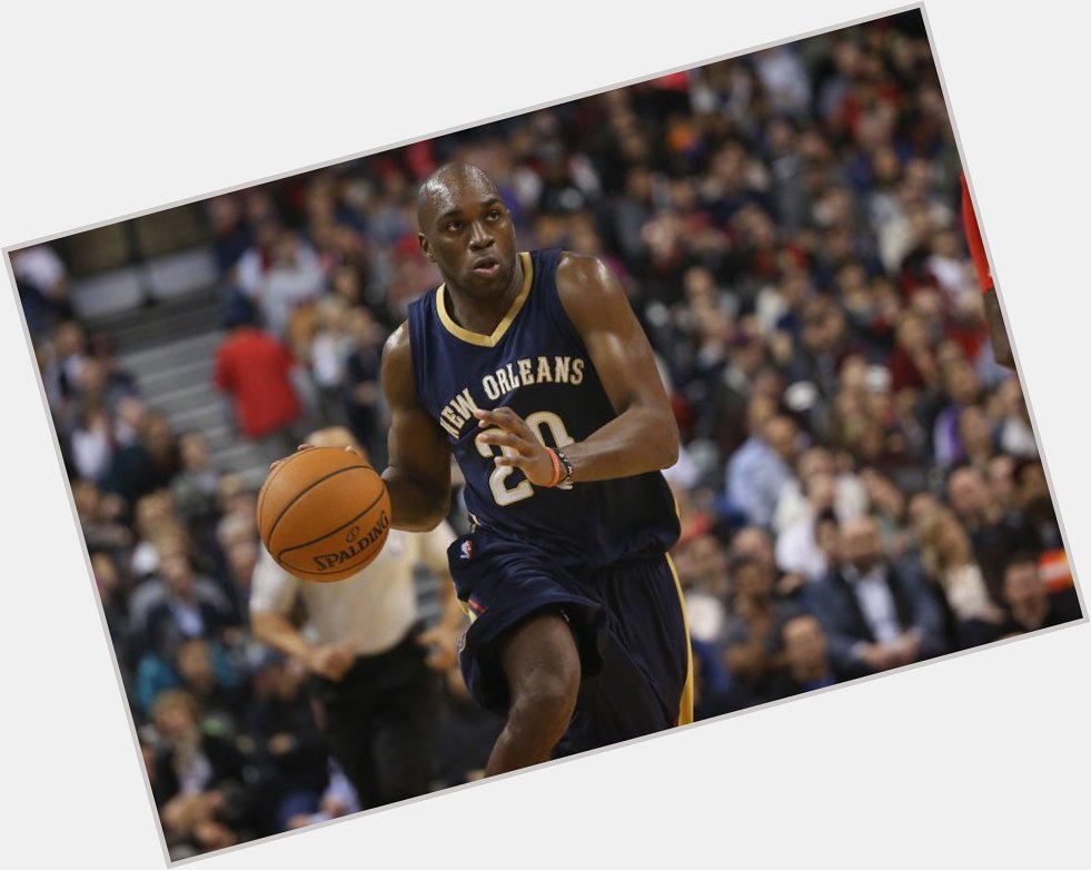 Happy Birthday to Quincy Pondexter! I hope your back on the court soon  