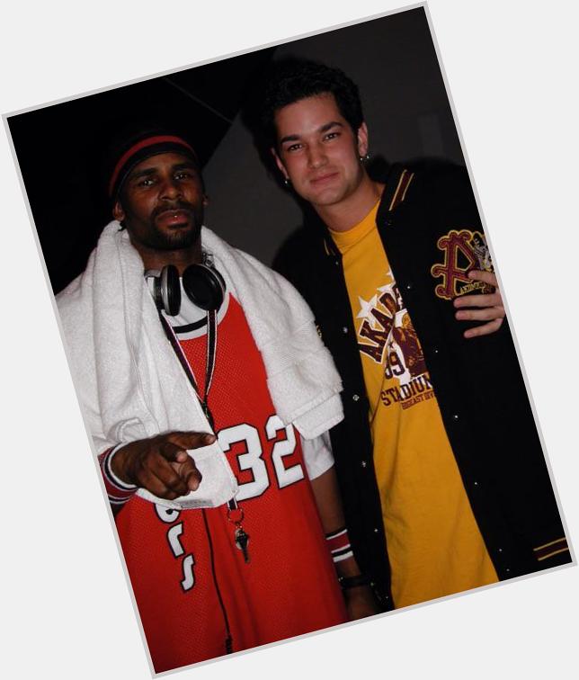 Happy birthday to Chicago\s very own Here\s a fun picture with R. Kelly! [ 