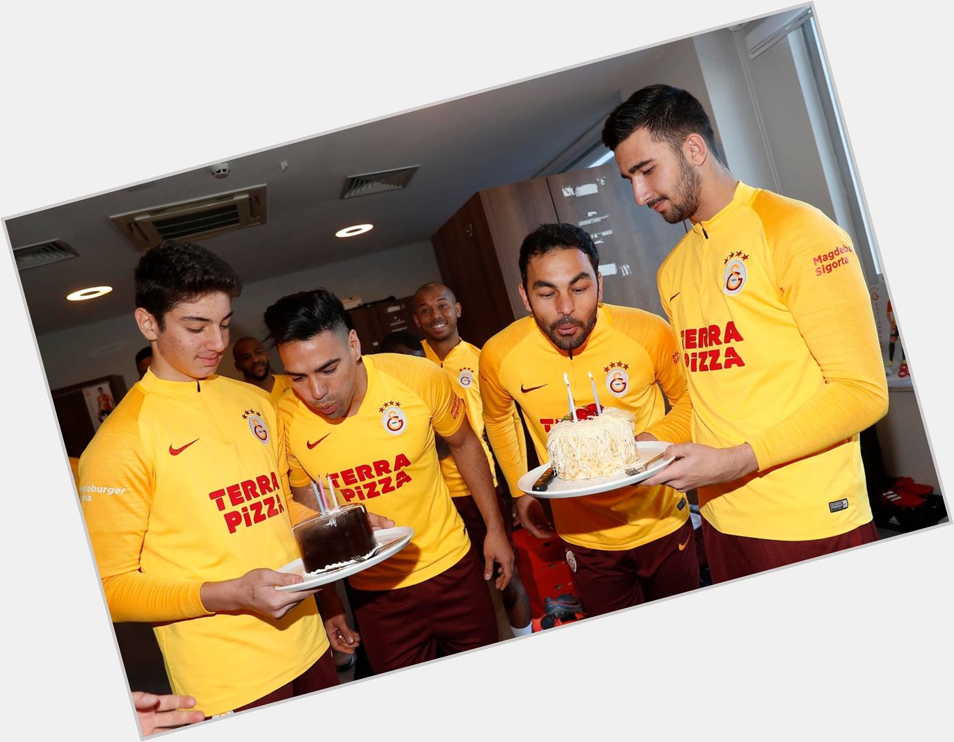 Happy Birthday !!!

Today we celebrated Selçuk Inan\s and Radamel Falcao\s birthday after the training. 