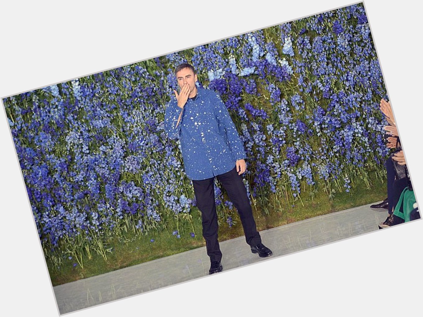 Happy birthday to the king of flowers & blowing kisses (and also crying while doing so) Raf Simons! 