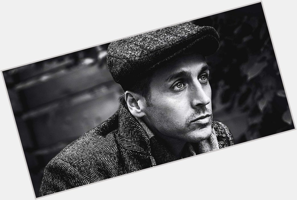 Happy 47th birthday to Raine Maida of Our Lady Peace! For the record, he looks 27. 
