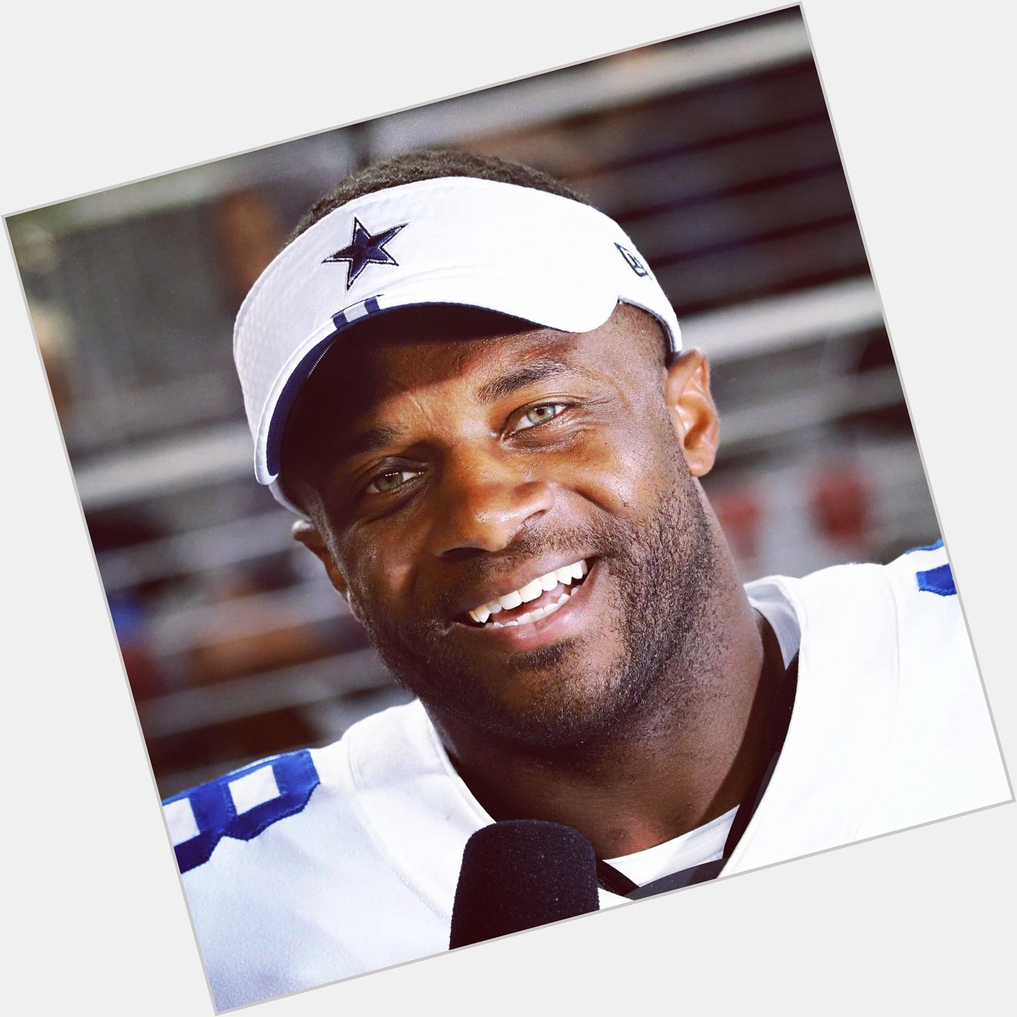 Happy birthday to Dallas Cowboys wide receiver, Randall Cobb! 