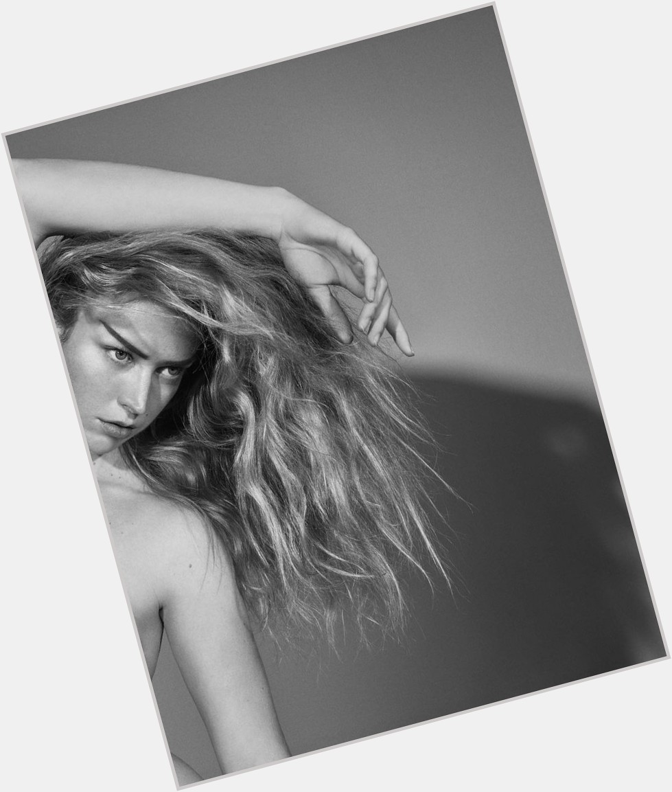 Happy birthday to one of the Versace\s muses and one of the greatest Brazilian models Raquel Zimmermann 