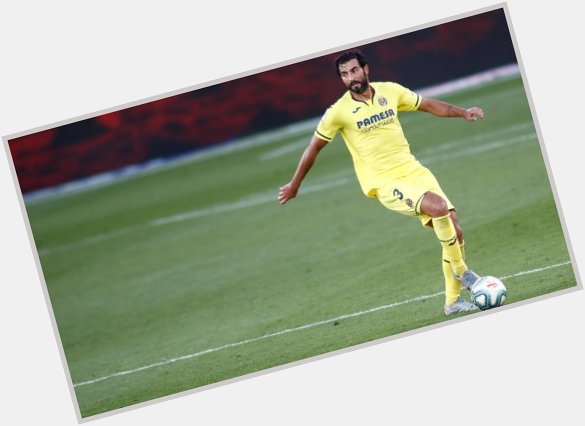 Happy 36th birthday to Villarreal defender Raul Albiol  . He won LaLiga in 2012 with Real Madrid. 