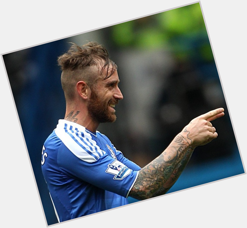 Happy Birthday, Raul Meireles!

Surely the winner of the Bad Premier League Haircuts Cup? 