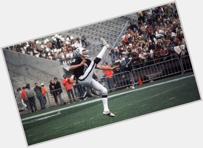 Happy birthday to Hall of Fame punter Ray Guy. 