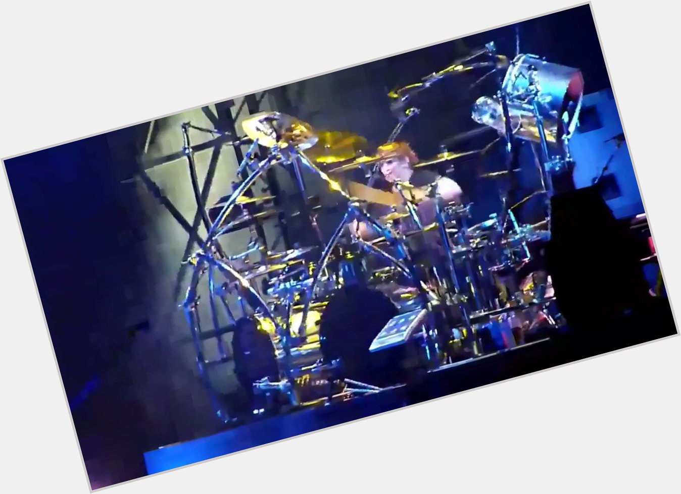 Happy Birthday Ray Luzier! Here\s a drum solo from Ray at the Mayhem Fest back in 2010. 