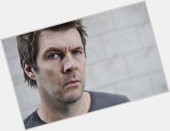We wish a happy 46th birthday to Rhod Gilbert ( who turns 46 today. 