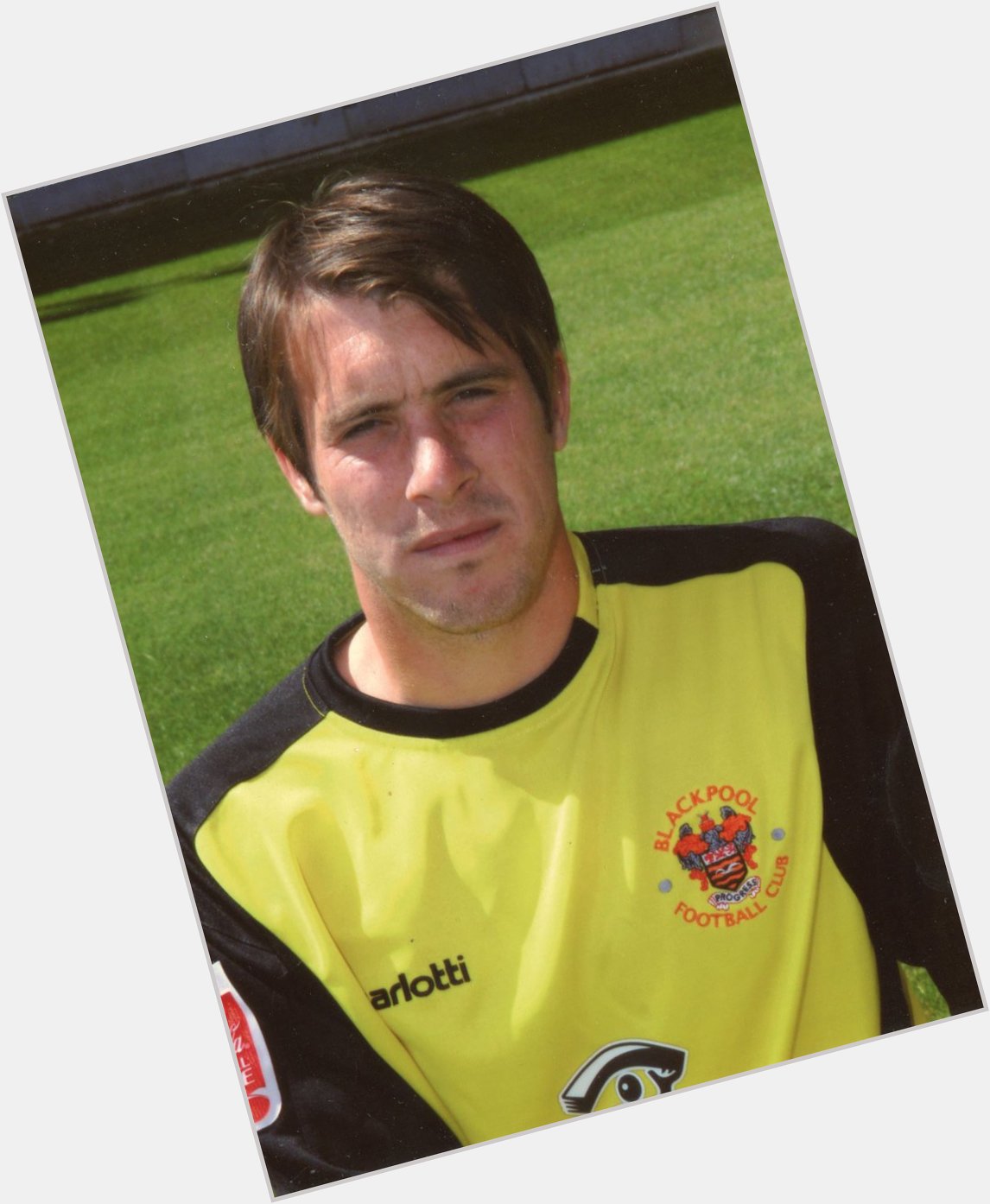 Happy 40th Birthday today to former Pool goalie ... Rhys Evans

Hope you have a great day Rhys !      