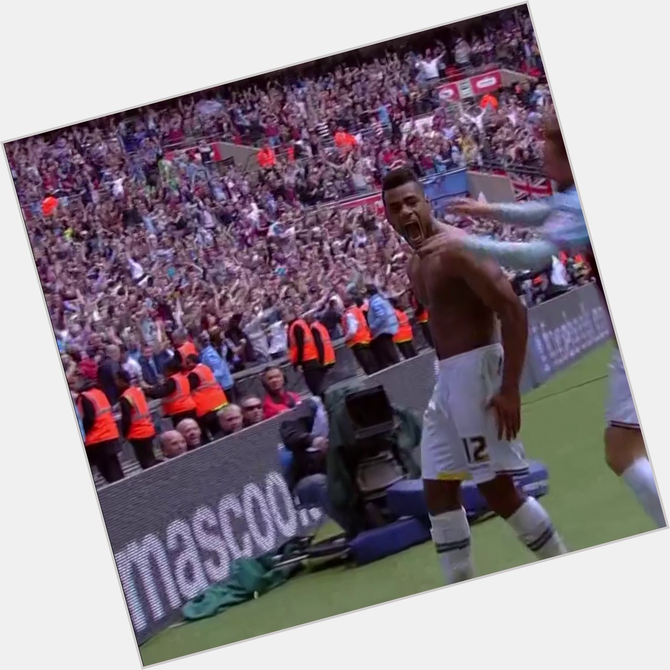 Happy Birthday to Ricardo Vaz Te! One of my favourite ever goals 