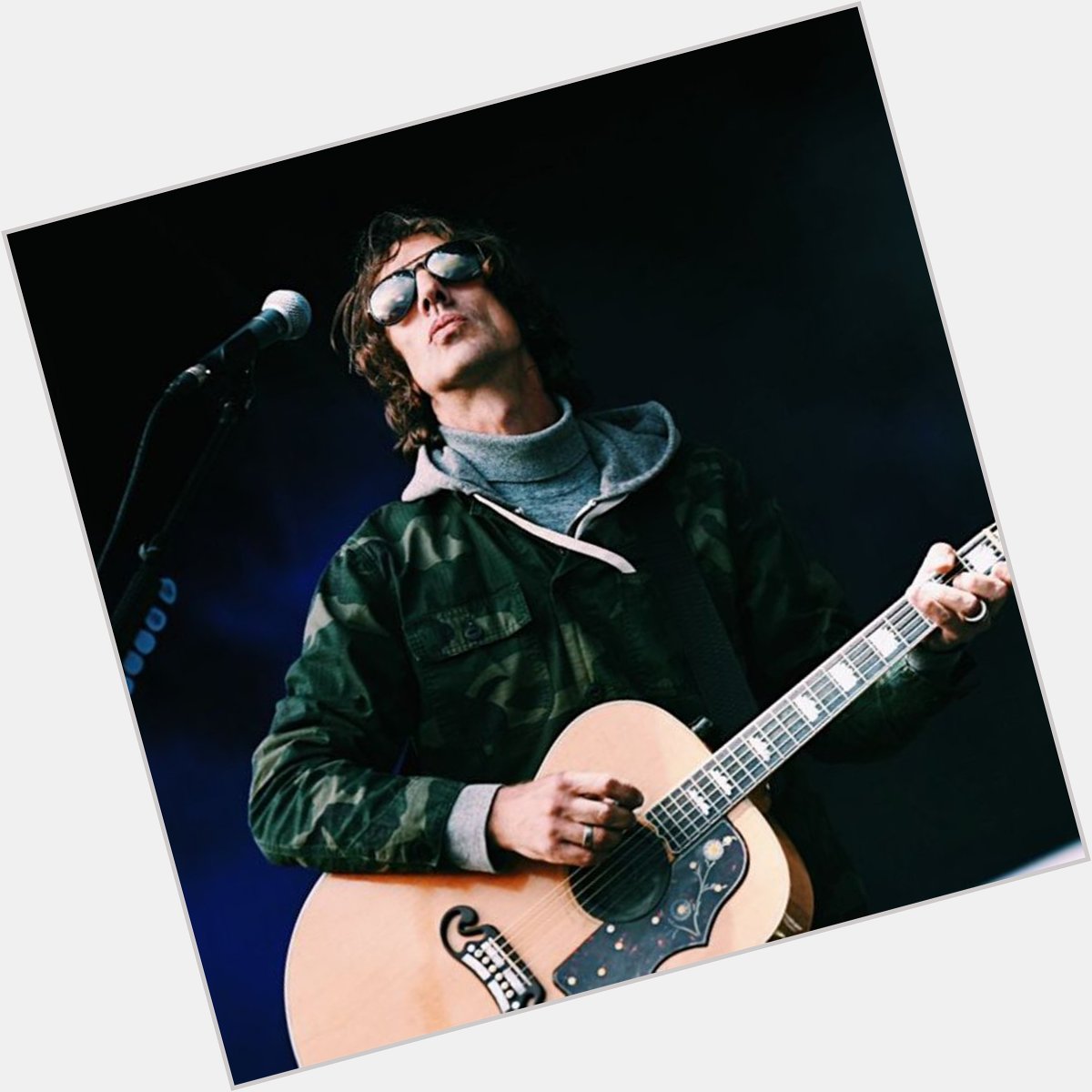 A very happy birthday to the legendary voice behind The Verve, Richard Ashcroft! 