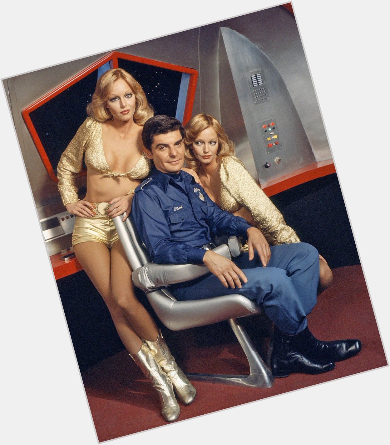 Happy Birthday to Richard Benjamin who turns 81 today!  Pictured here on Quark with The Barnstable Twins. 