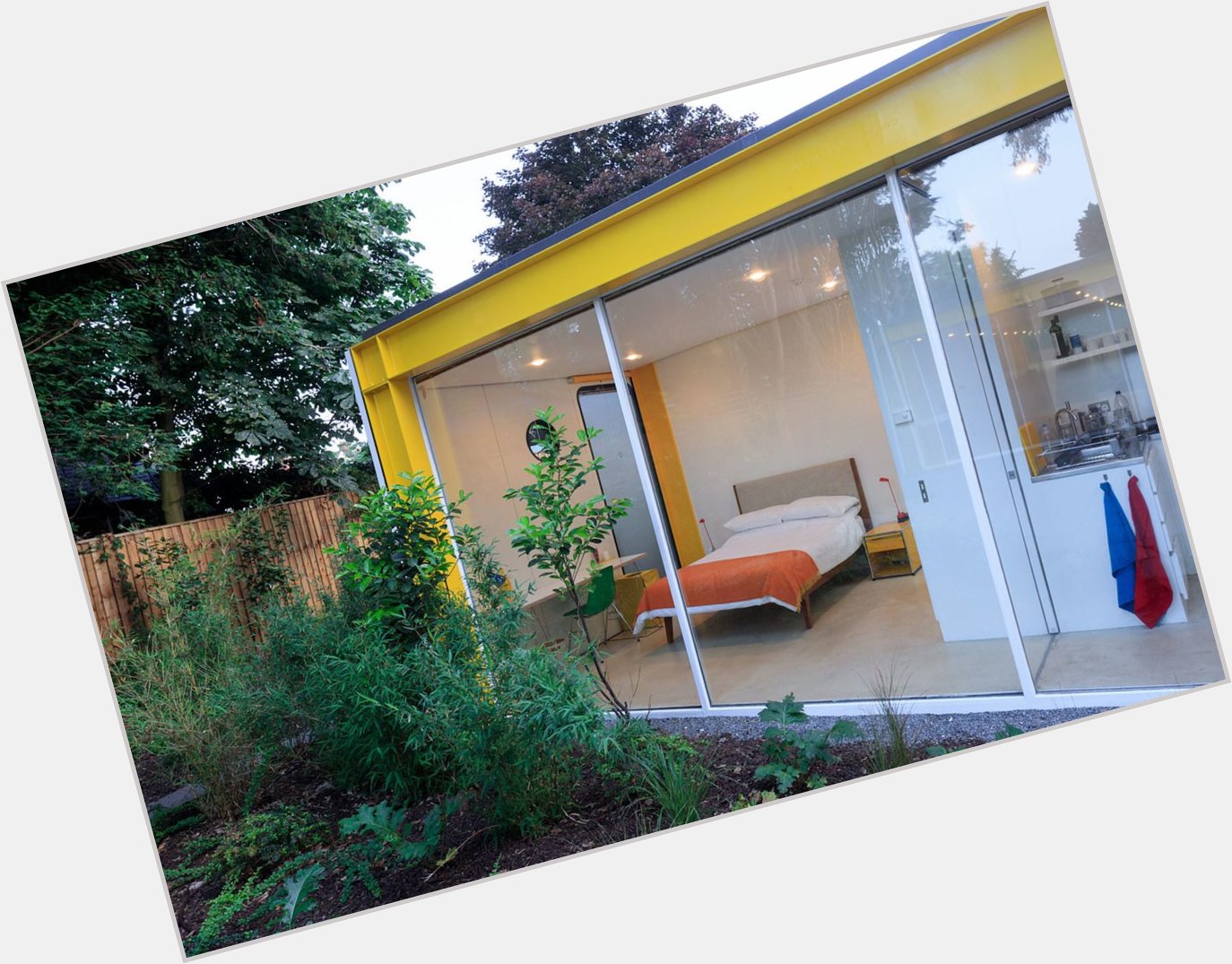 Happy birthday Richard Rogers.

Pictured: Wimbledon House shot by Iwan Baan  