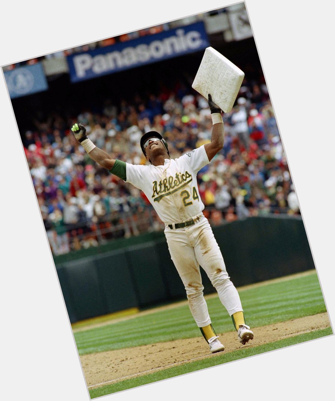 Happy birthday to the guy who knows how to steal bases like it\s nobody\s business, Rickey Henderson! 