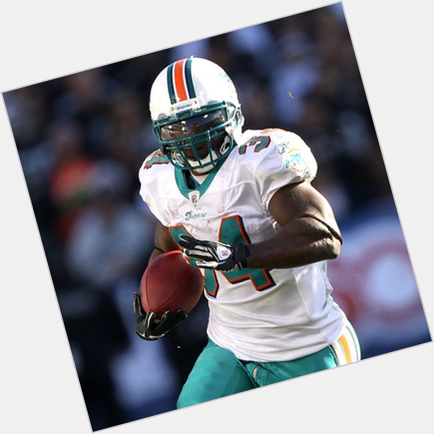 Happy birthday to Ricky Williams one of the greatest Running Back to play the game 