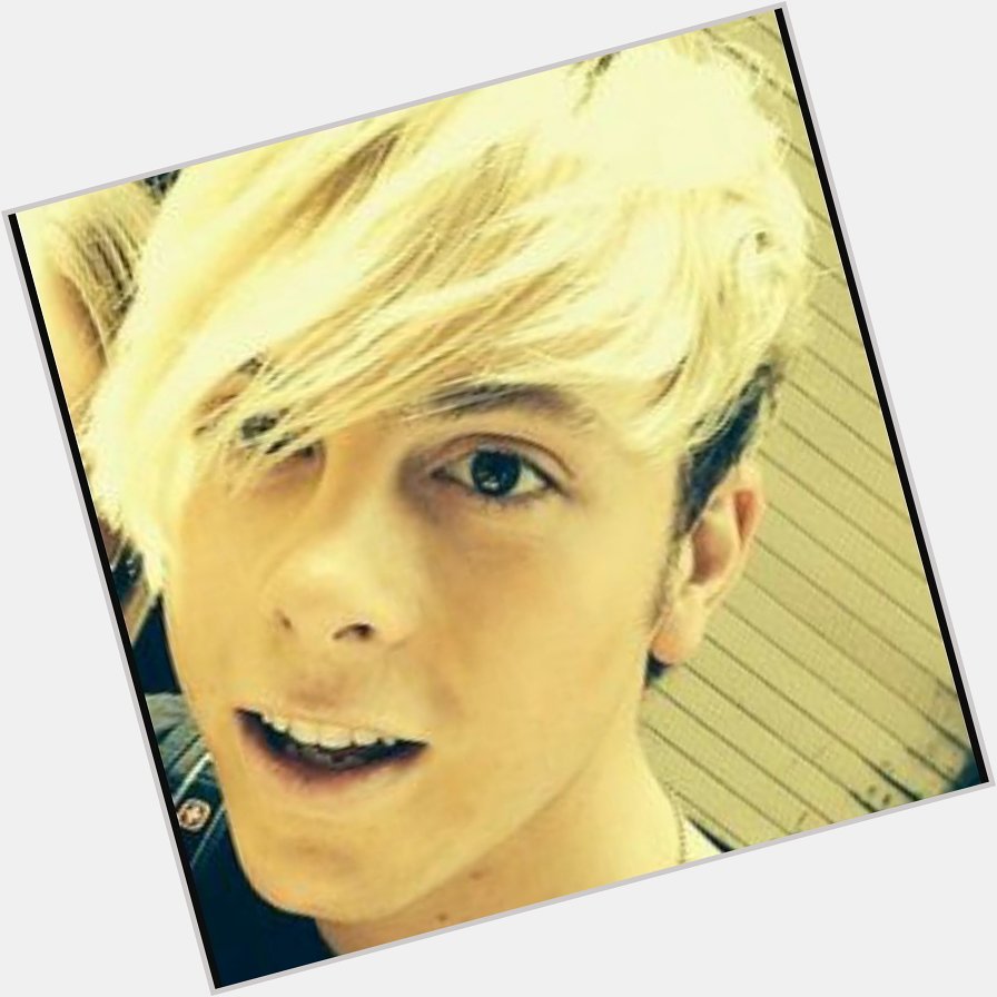 I know its early but HAPPY BIRTHDAY RIKER LYNCH I LOVE YOU SO MUCH !!!!!       