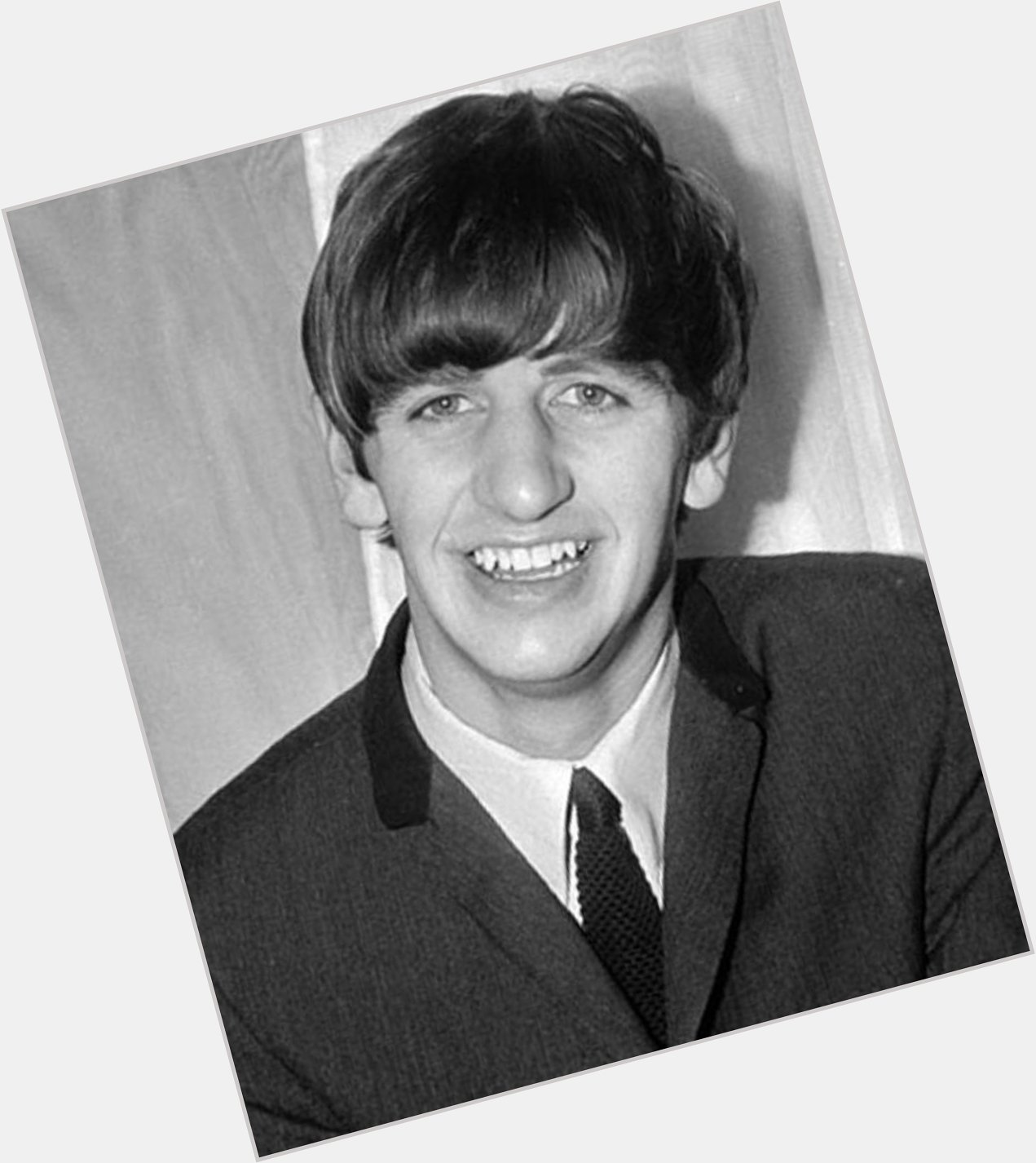 Iyaaa ... cannot believe I m saying these words, but here goes. HAPPY 80th BIRTHDAY RINGO STARR!!! 