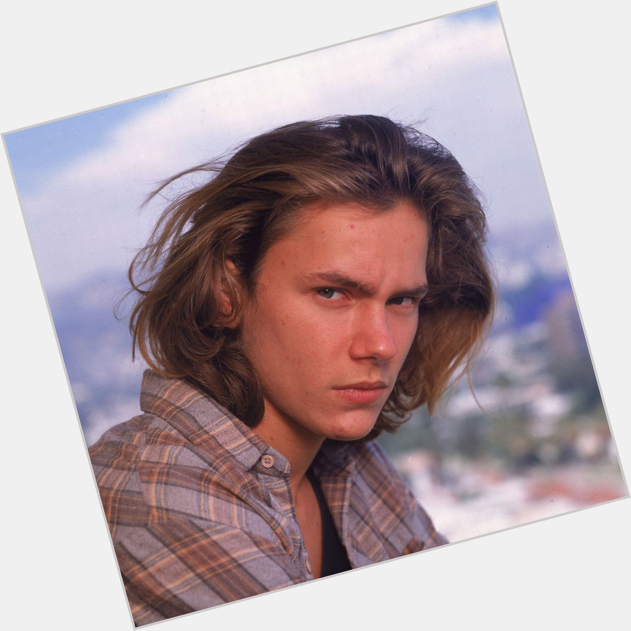 Happy birthday to River Phoenix, I miss him sm 