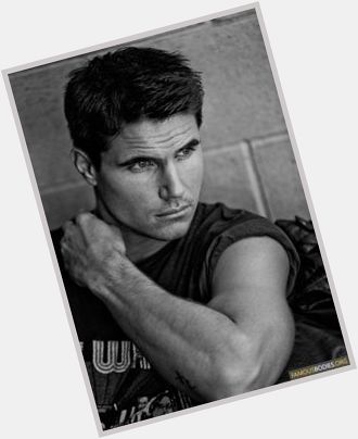 Happy Birthday to Robbie Amell!     