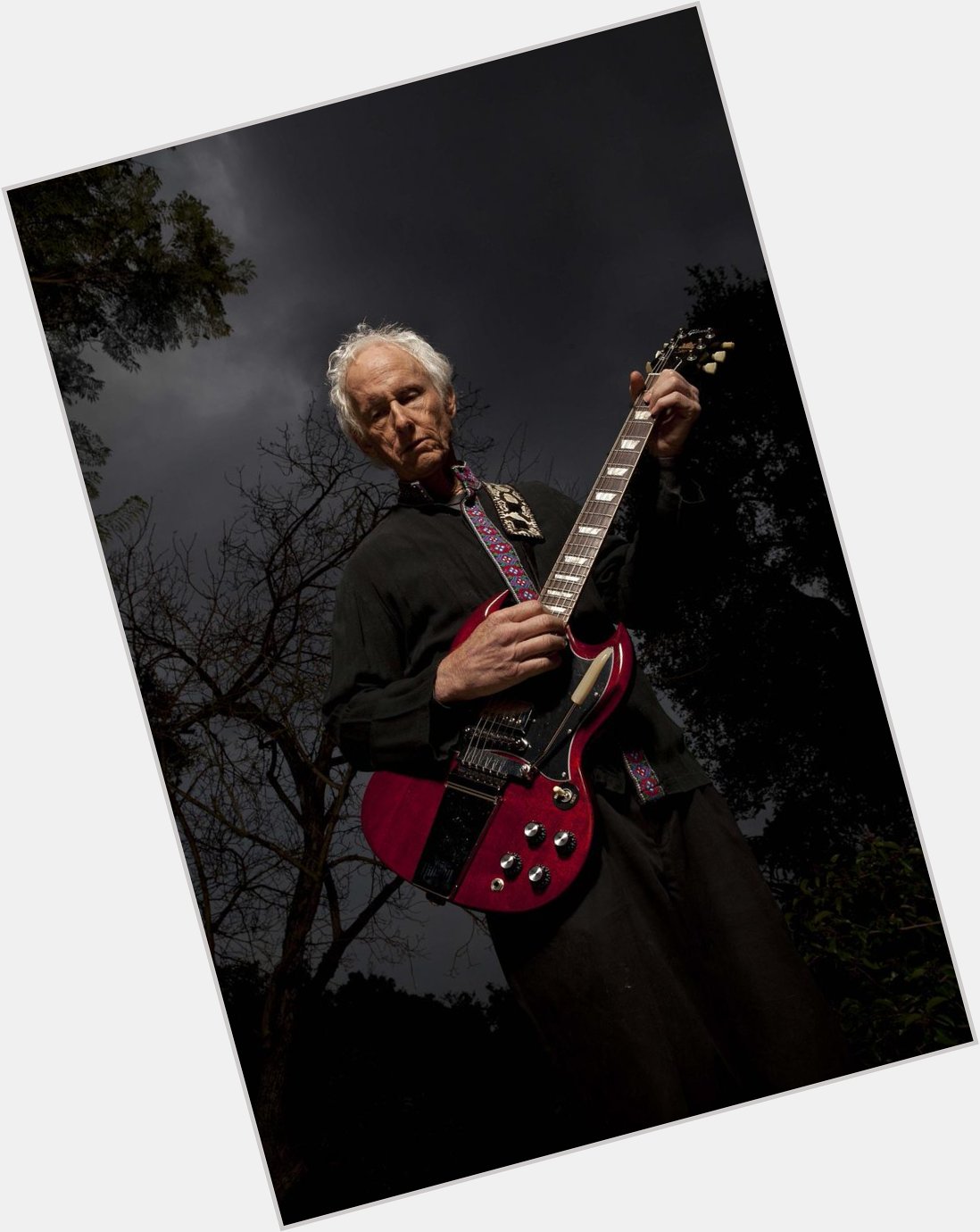 Happy Birthday to Robby Krieger as today he turns 69, I find the way he plays guitar truly inspiring. 