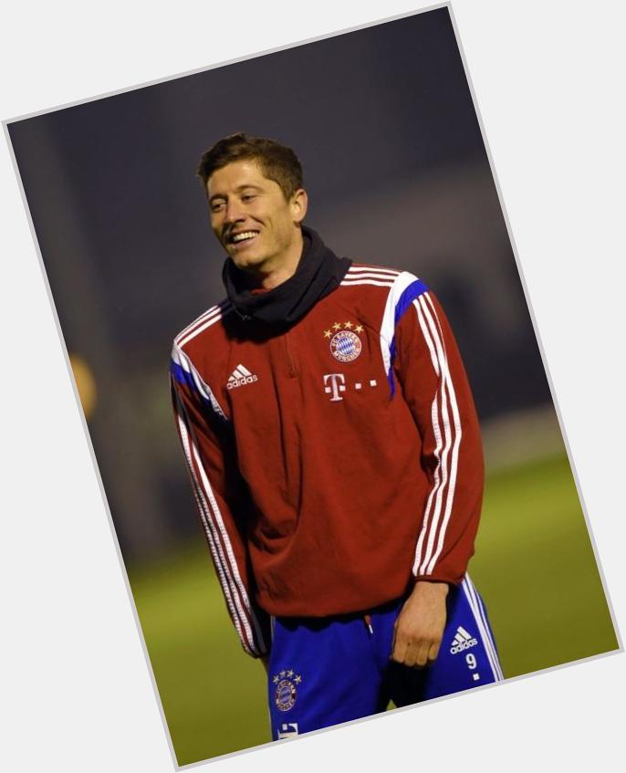 Happy birthday to my husband robert lewandowski!!! here are some beautiful pics of him playin for the right team. 