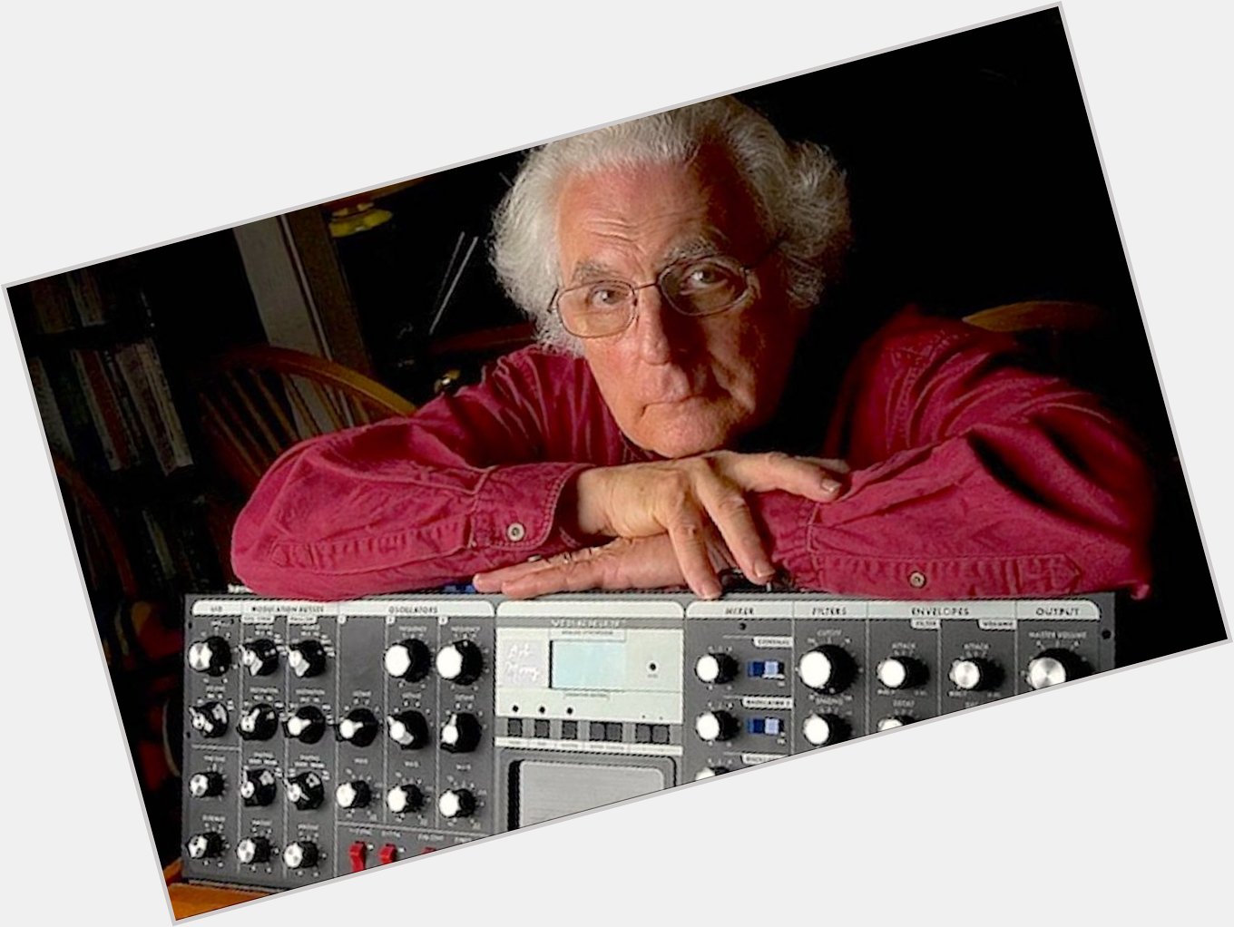 HAPPY BIRTHDAY & RIP ROBEMOOG    May 23, 1934 - Aug 21, 2005

Inventor of the Moog synthesizer 