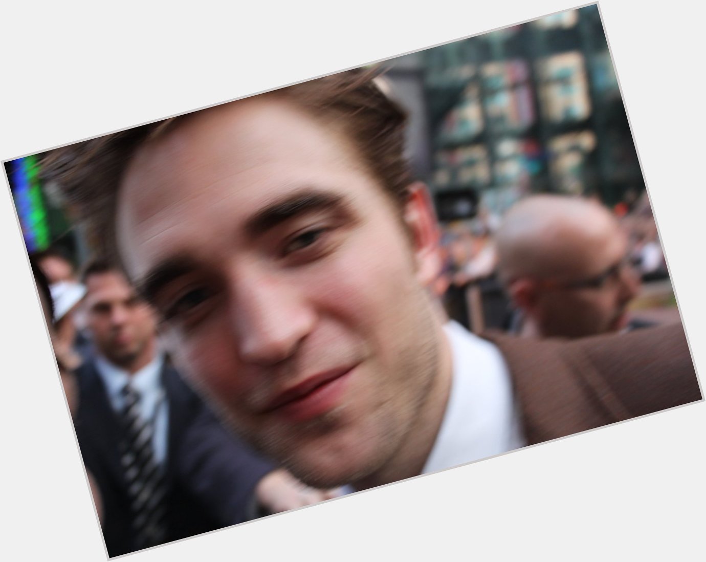 Happy birthday to these awkward fotos I took of Robert Pattinson in Berlin 