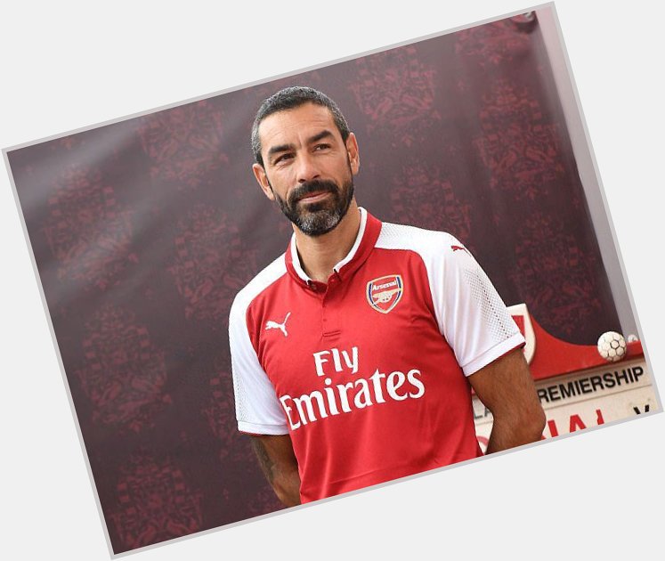 Happy Birthday to Arsenal legend and Invincible Robert Pires, who turns 44 today! 