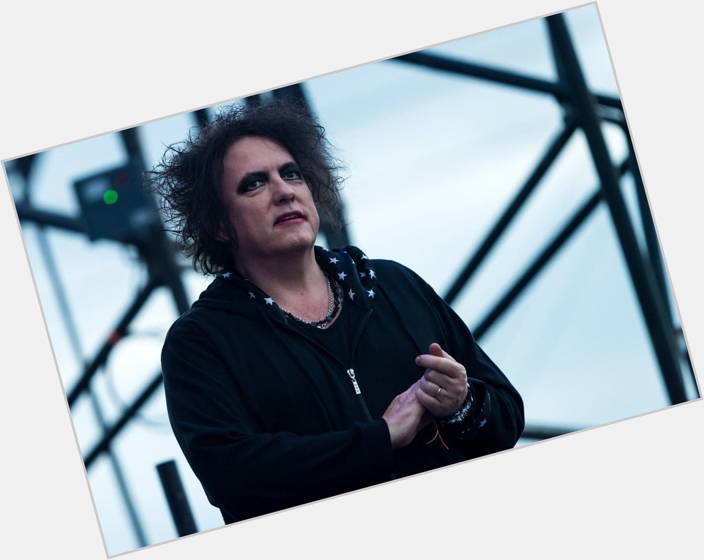 Happy 63 birthday to the amazing The Cure guitarist and singer Robert Smith! 