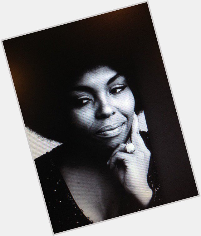 Conflicting dates for Roberta Flack\s birthday today.....happy she\s here regardless 