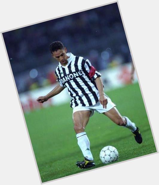 Happy 48th birthday, Roberto Baggio. My absolute favourite player when I was growing up. 