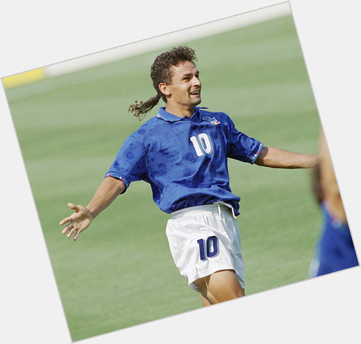  Happy Birthday Roberto Baggio! 52 ys today

He is considered one of the best Italian football player ever. 