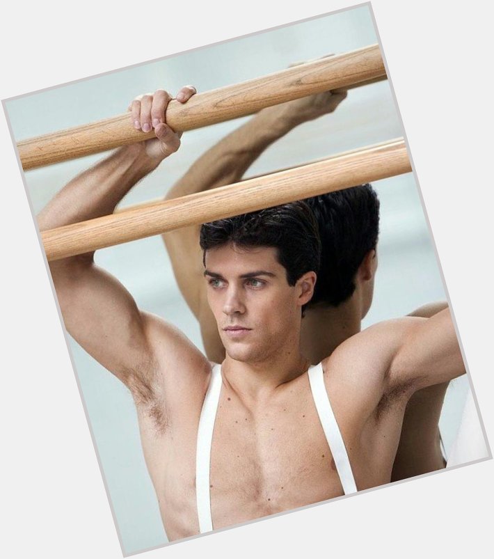 This man is art, physically and on a stage. Happy birthday Roberto Bolle! Long live ballet 