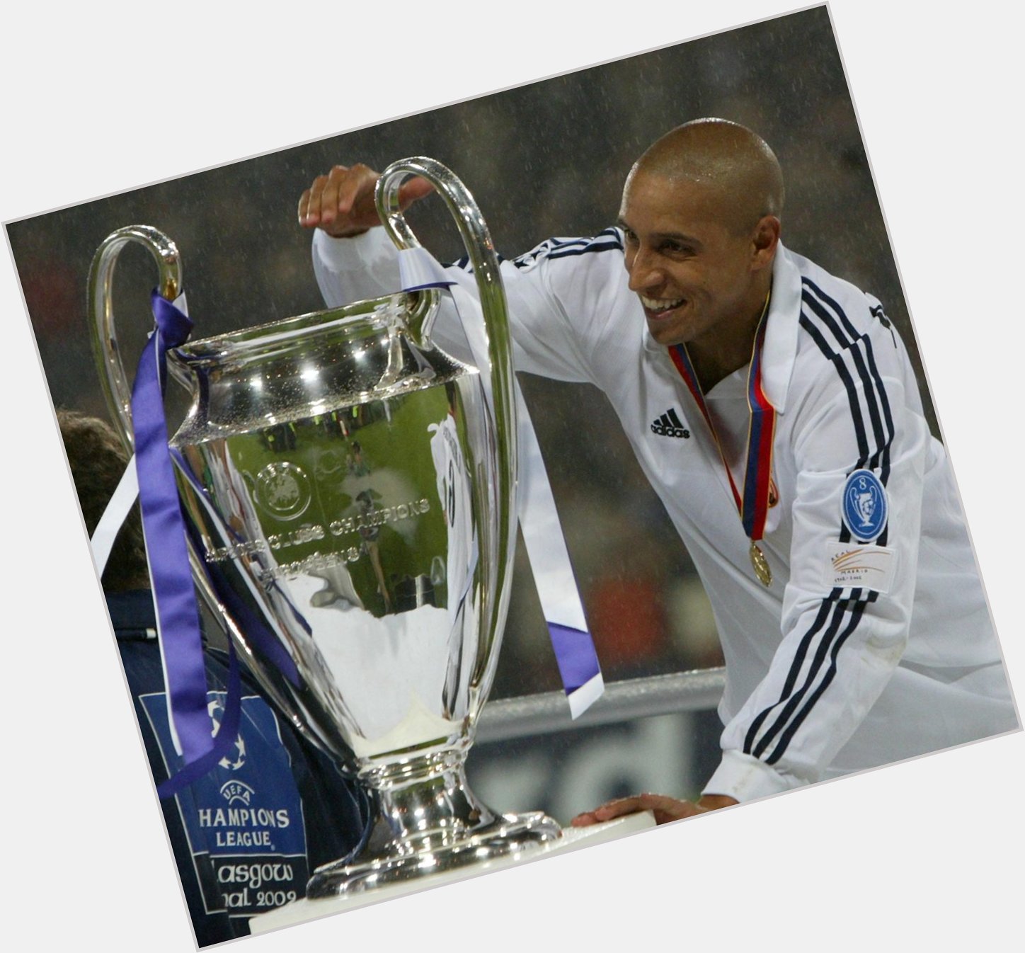 Happy 42nd birthday to Roberto Carlos. He scored 113 goals in 945 career games. Not bad for a left-back. 