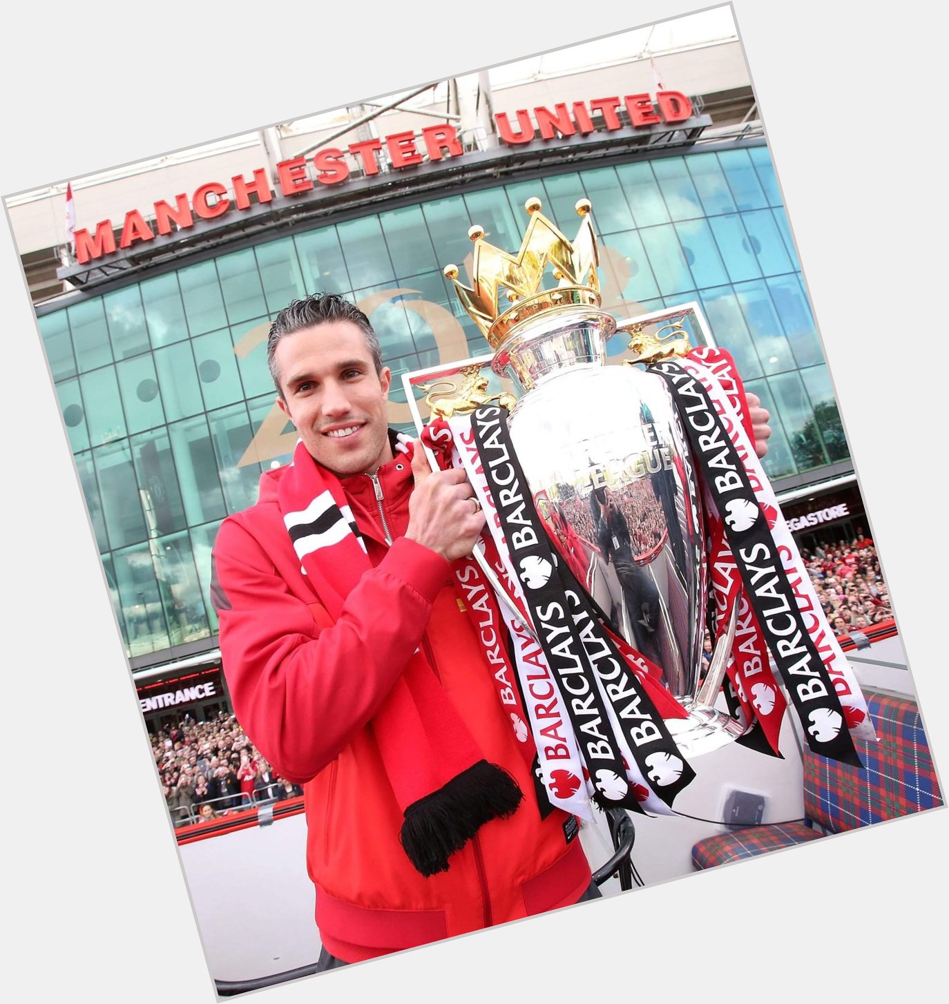 Happy 37th birthday to this amazing player. Won us our 20th. Robin Van Persie.   
