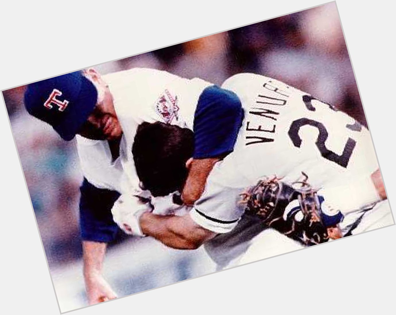 Happy Bday to Robin Ventura!
Little Known Fact- His face was a conveniently shaped handrest for Nolan Ryan\s fist 