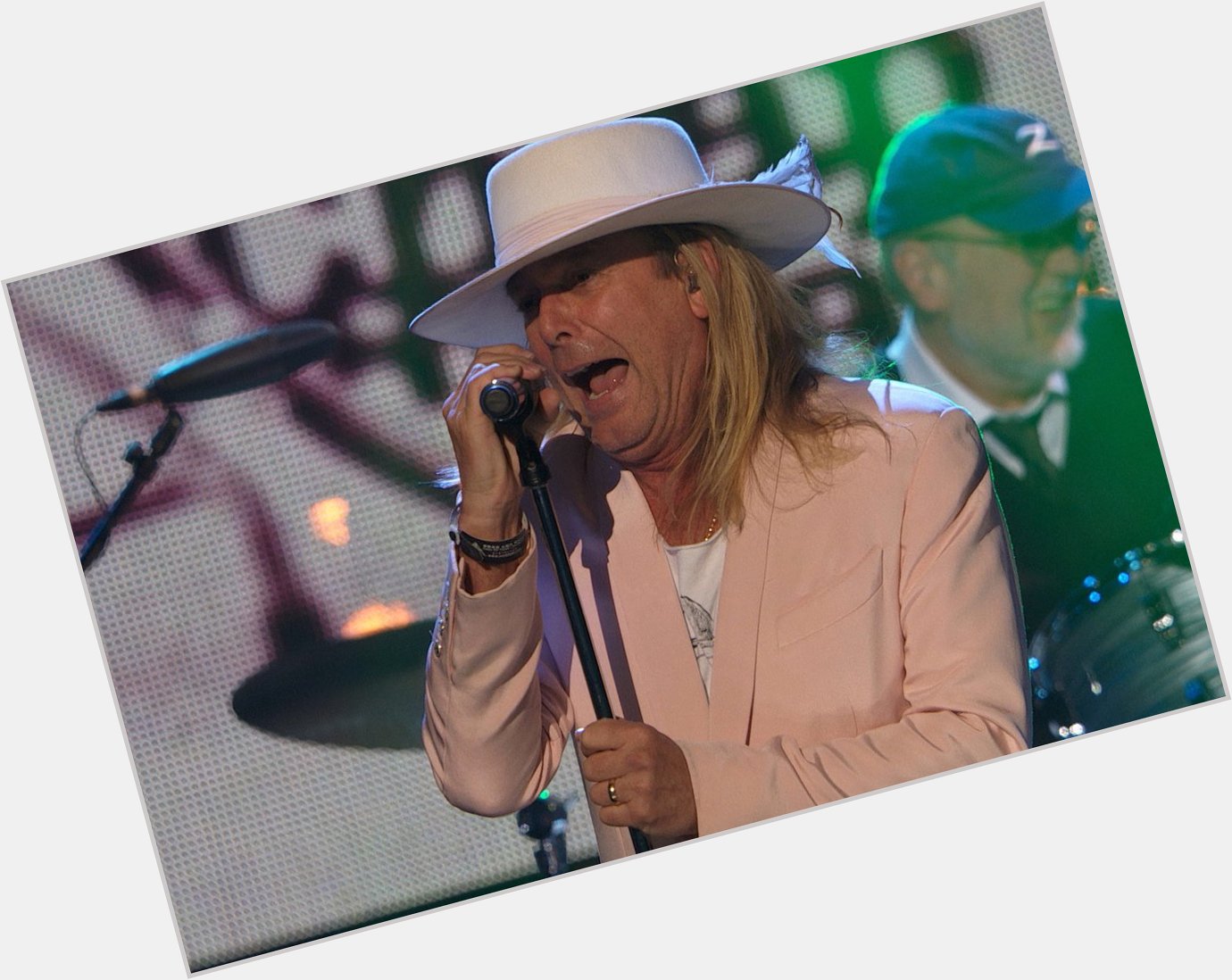 Please join me here at in wishing the one and only Robin Zander a very Happy 68th Birthday today  