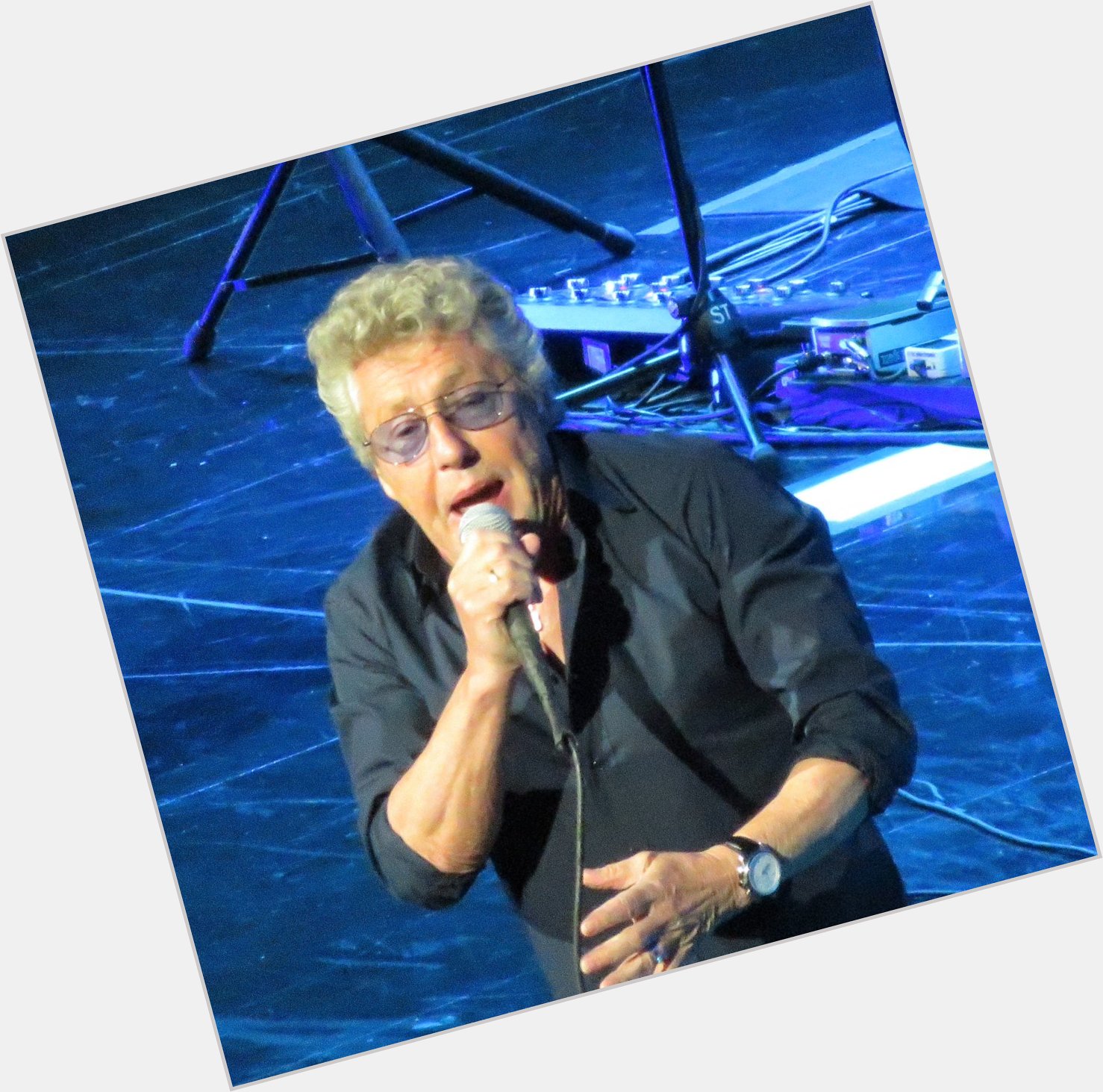 Happy Birthday to a true Rock & Roll Icon, Roger Daltrey of   Pic taken at last August. 