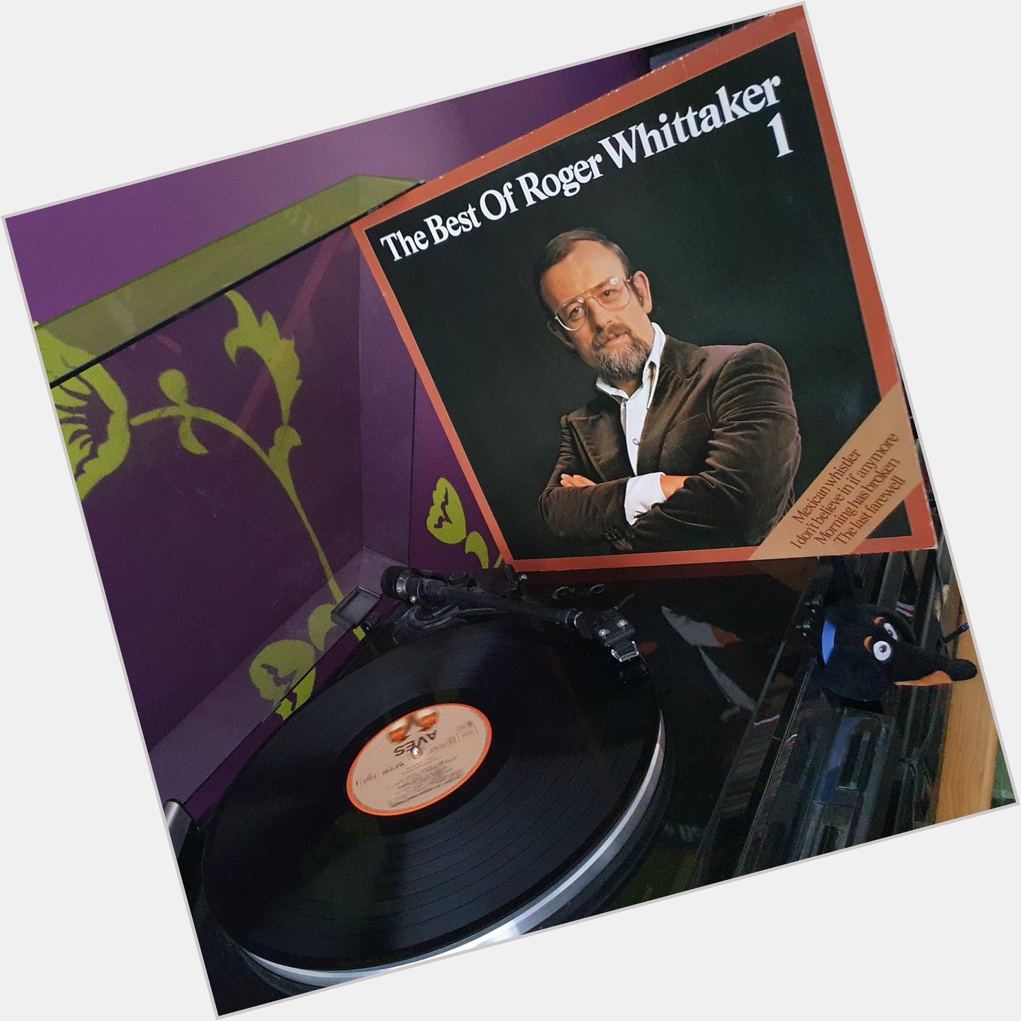 Happy Birthday Roger Whittaker *84*!
The Best of 1 (AVES/1976)   