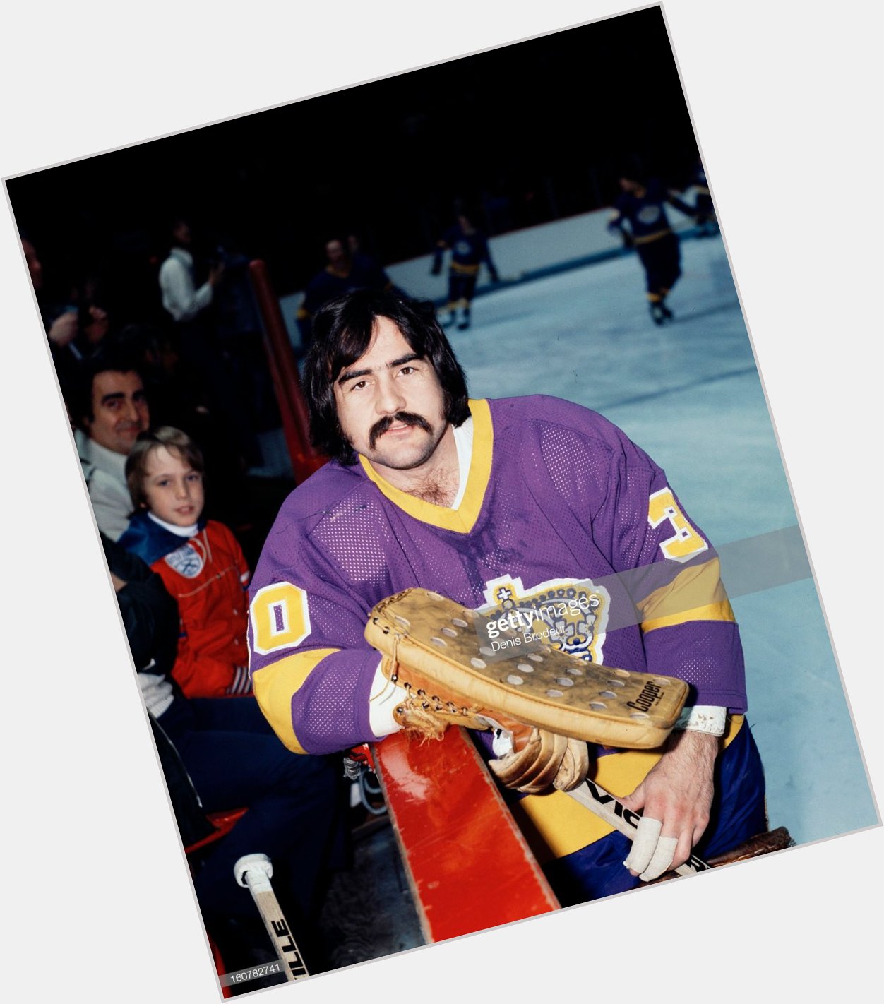 Happy birthday to legend Rogie Vachon, who was born on September 8, 1945. 